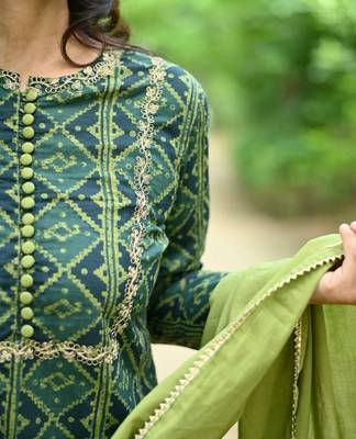 Womens Printed Embroidered Kurti Pant With Dupatta Set 2