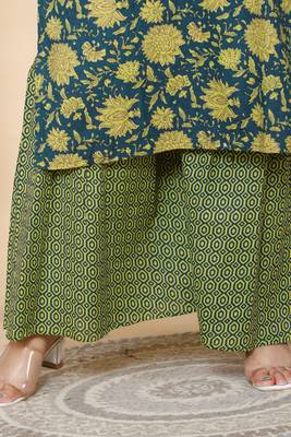 Women Plus Size Green Floral Printed Pure Cotton Kurta with Sharara 4