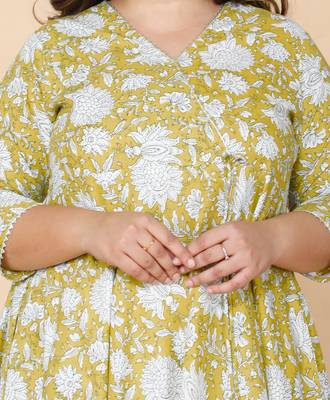 Women Plus Size Yellow Floral Printed Anarkali Kurta 3