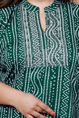 Women's Plus Size Green Coloured Rayon Embroidered Bandhej Straight Kurta 6