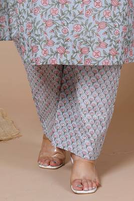 Women Plus Size Blue Floral Printed Gotta Patti Pure Cotton Kurta with Palazzos 7