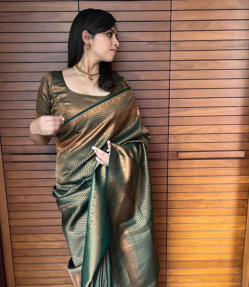 Green Woven Art Silk Saree With Blouse Piece