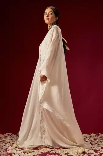 WHITE KAFTAN