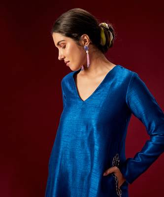 BLUE KURTA WITH EMBELLISHED POCKETS 3