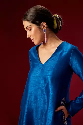 BLUE KURTA WITH EMBELLISHED POCKETS
