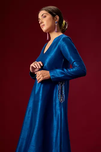 BLUE KURTA WITH EMBELLISHED POCKETS