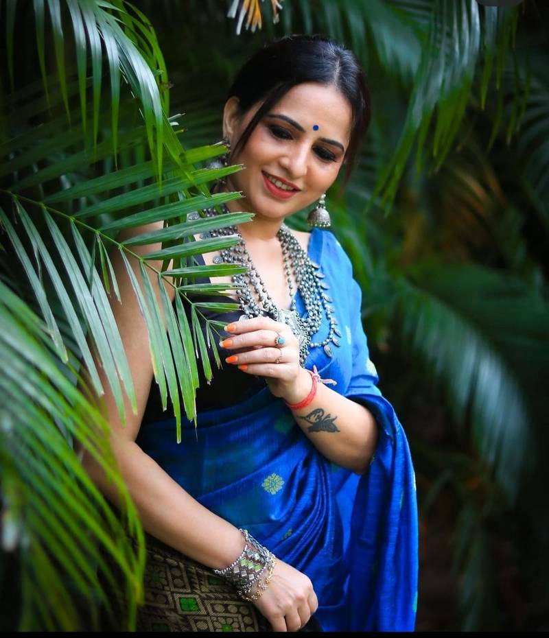 Blue Woven Art Silk Saree With Blouse Piece