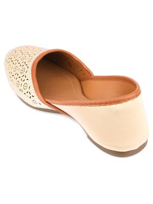 Desi Colour White Handcrafted Stone Work Womens Indian Ethnic Comfort Footwear/Punjabi Jutti 4