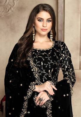 Black embroidered georgette salwar Kameez 2