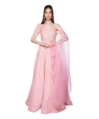 Featuring a grey gown in dupion base with rose gold resham 3D embroidery. It is paired with a matching cape in net base. 1