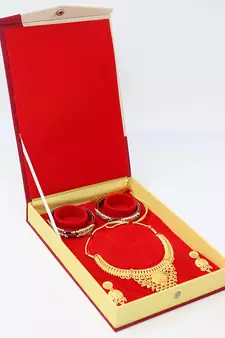Maroon pendants