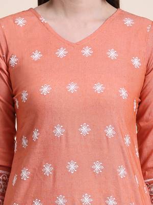 Ethnic motifs embroidered V-neck Three-quarter regular sleeves Straight shape style Thread work detail Calf length kurti 4