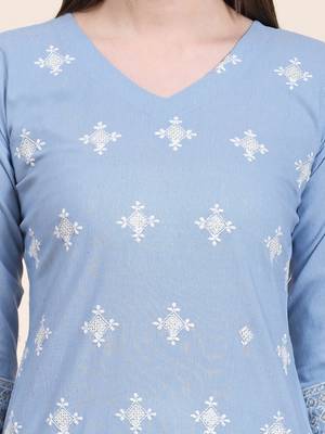 Ethnic motifs embroidered V-neck Three-quarter regular sleeves Straight shape style Thread work detail Calf length kurti 4