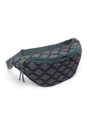 Black & Green Waist Pouch from Collection. Crafted with the .(LxHxW) : 37 x 15 x 10 cm 4