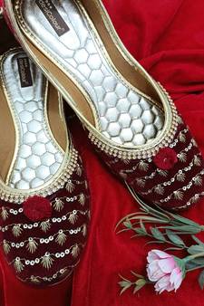 Desi Colour Maroon Star women Ethnic Footwear/Punjabi Jutti