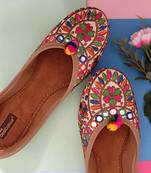 Desi Colour Multicolour women Ethnic Footwear/Punjabi Jutti