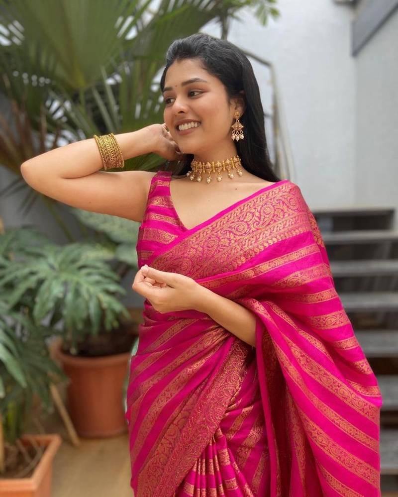 Pink Woven Banarasi Silk Saree With Blouse Piece