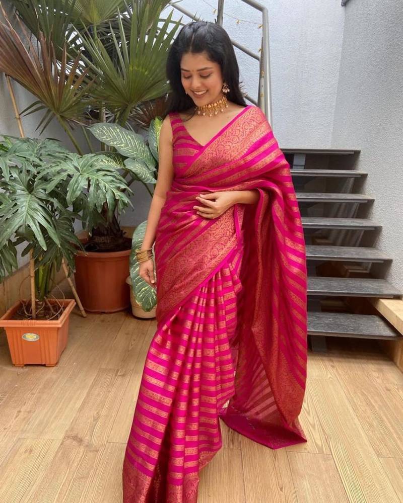 Pink Woven Banarasi Silk Saree With Blouse Piece