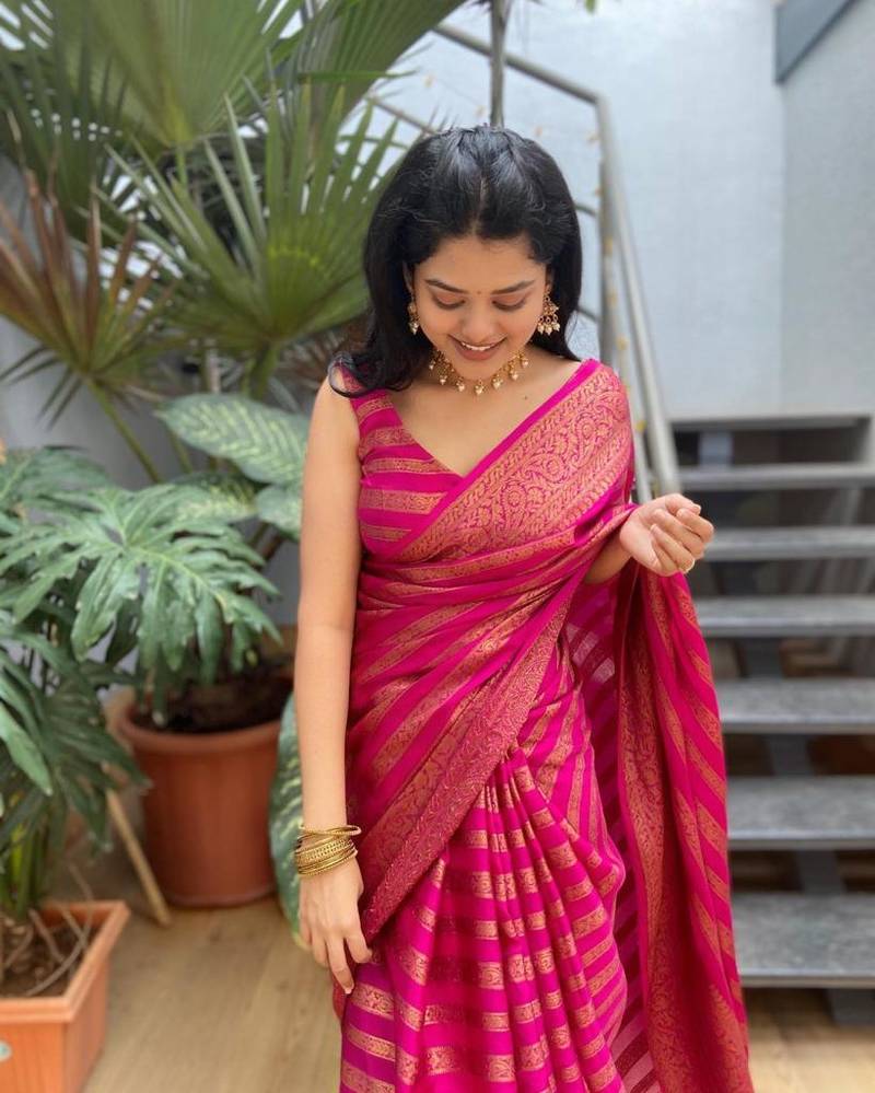 Pink Woven Banarasi Silk Saree With Blouse Piece