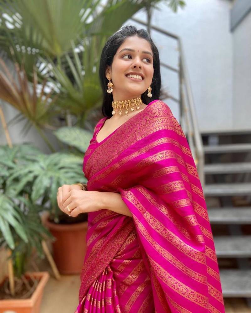Pink Woven Banarasi Silk Saree With Blouse Piece