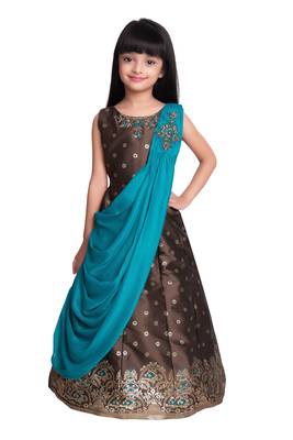 Betty R.Green coloured Gown will make your little one look beautiful. 1