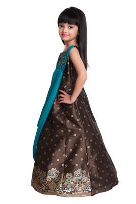 Betty R.Green coloured Gown will make your little one look beautiful. 3
