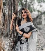Black Woven Banarasi Silk Saree With Blouse Piece
