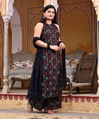 Kaara Suit Set 4