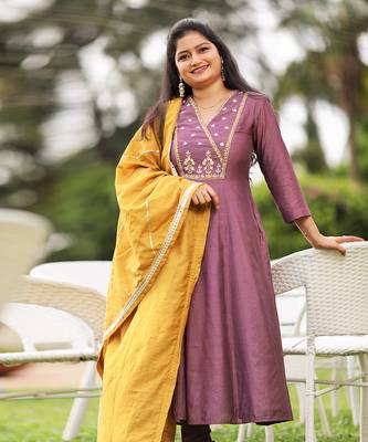 Saanj Embroidery Suit Set 1