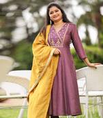 Saanj Embroidery Suit Set