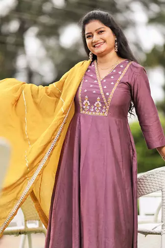 Saanj Embroidery Suit Set