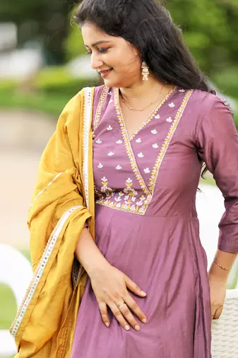 Saanj Embroidery Suit Set
