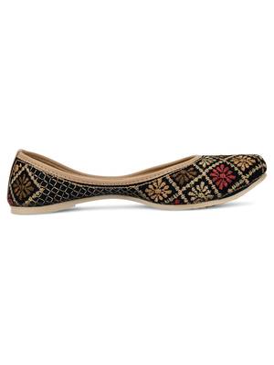 Desi Colour Black Multi Embroidered women Ethnic Footwear/Punjabi Jutti 4