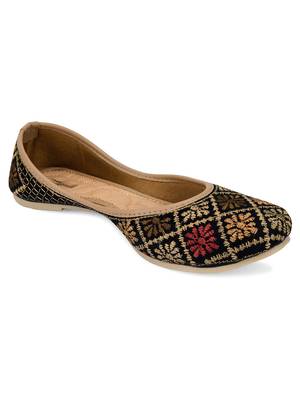 Desi Colour Black Multi Embroidered women Ethnic Footwear/Punjabi Jutti 5