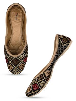 Desi Colour Black Multi Embroidered women Ethnic Footwear/Punjabi Jutti 1