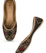 Desi Colour Black Multi Embroidered women Ethnic Footwear/Punjabi Jutti