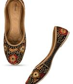 Desi Colour White Women Ethnic Footwear/Punjabi Jutti