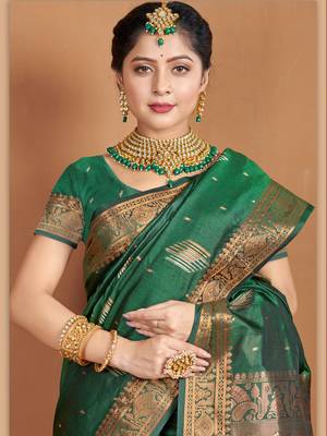 Green Banarasi silk blend Woven Zari Work Traditional Saree 2