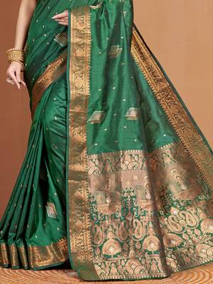 Green Banarasi silk blend Woven Zari Work Traditional Saree 4