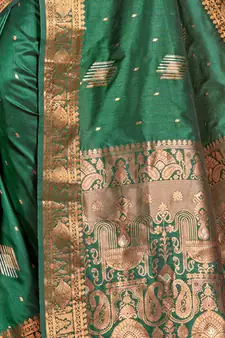 Green Banarasi silk blend Woven Zari Work Traditional Saree