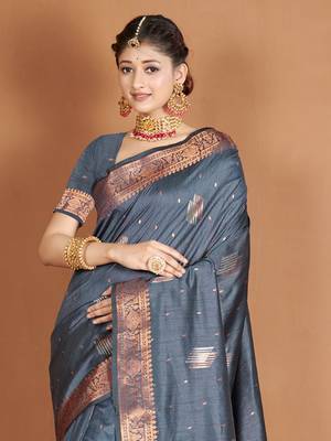 Grey Banarasi silk blend Woven Zari Work Traditional Saree 3
