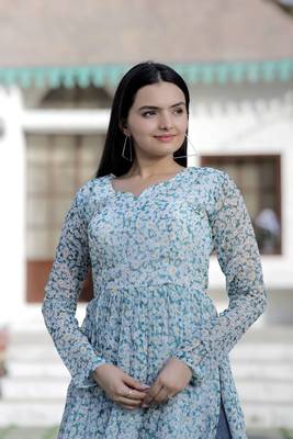 White Nayra Cut Floral Digital Print Kurti 4