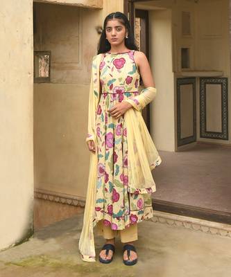 Yellow Floral Printed Kurta Set 2