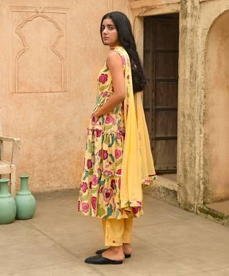 Yellow Floral Print Mulmul Kurta Set 2