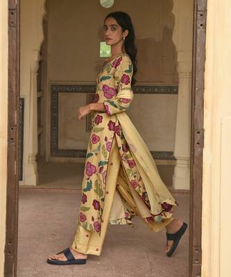Yellow Floral Printed Kurta Set 4