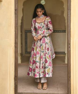Grey Floral Printed Kurta Set 2