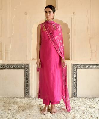 Hot Pink Sleeveless Kurta Set 1
