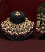 Black necklace-sets