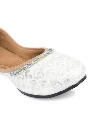 Desi Colour Multi Embroidered women Ethnic Footwear/Punjabi Jutti 3