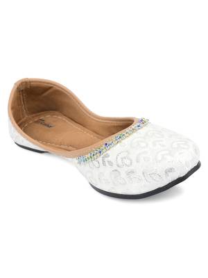 Desi Colour Multi Embroidered women Ethnic Footwear/Punjabi Jutti 5